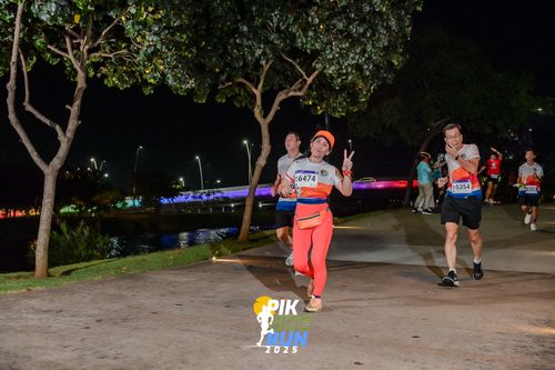 Race photo from PIK NITE RUN 2025