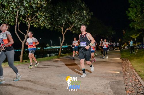 Race photo from PIK NITE RUN 2025