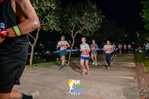 Race photo from PIK NITE RUN 2025