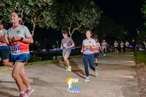 Race photo from PIK NITE RUN 2025