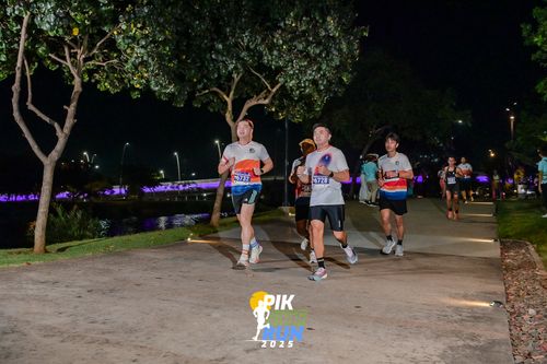 Race photo from PIK NITE RUN 2025