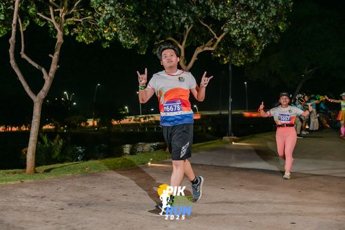 Race photo from PIK NITE RUN 2025