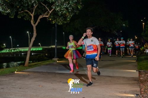 Race photo from PIK NITE RUN 2025