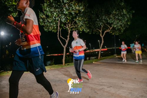 Race photo from PIK NITE RUN 2025