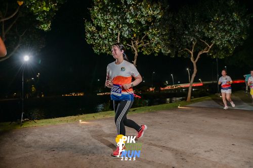Race photo from PIK NITE RUN 2025
