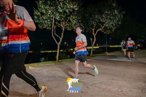 Race photo from PIK NITE RUN 2025