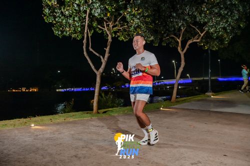 Race photo from PIK NITE RUN 2025