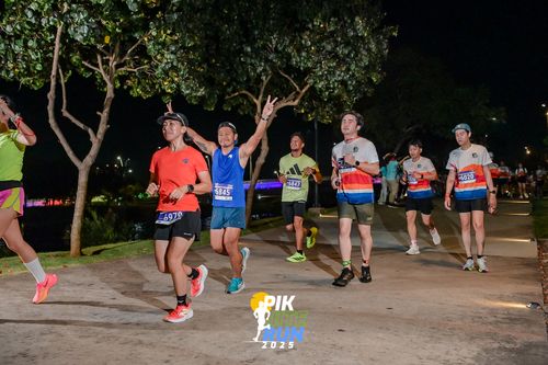 Race photo from PIK NITE RUN 2025