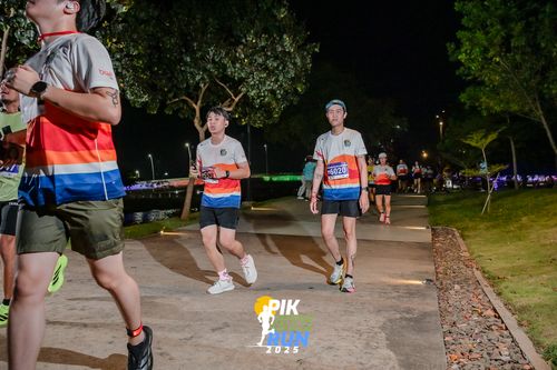 Race photo from PIK NITE RUN 2025