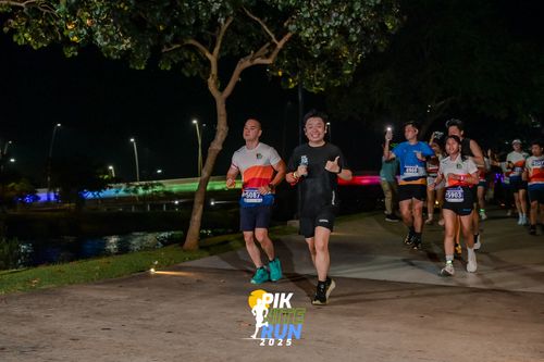 Race photo from PIK NITE RUN 2025