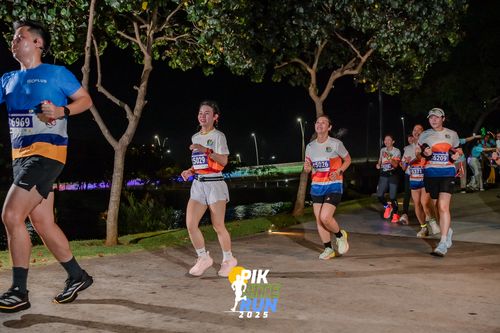 Race photo from PIK NITE RUN 2025