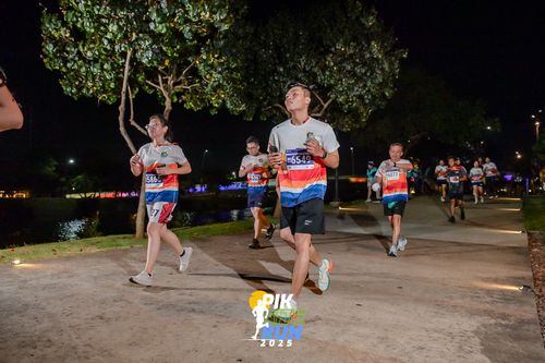 Race photo from PIK NITE RUN 2025
