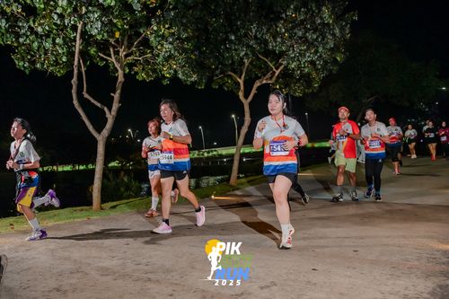 Race photo from PIK NITE RUN 2025