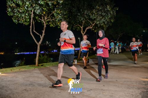 Race photo from PIK NITE RUN 2025