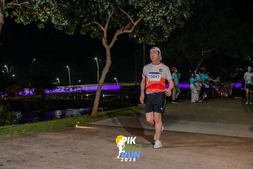 Race photo from PIK NITE RUN 2025