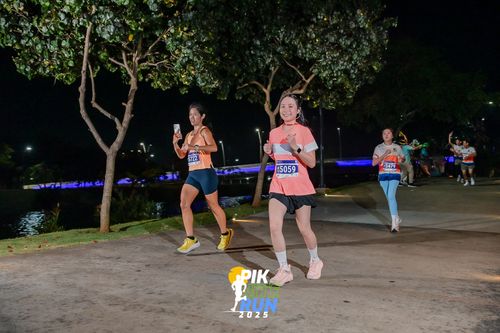 Race photo from PIK NITE RUN 2025