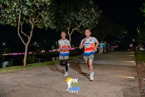 Race photo from PIK NITE RUN 2025