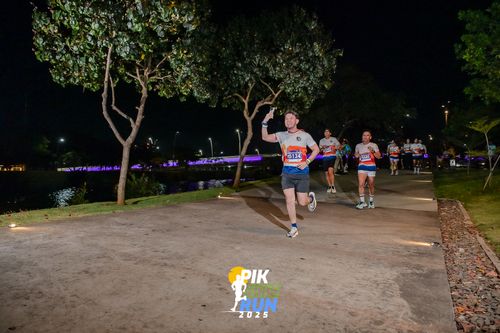 Race photo from PIK NITE RUN 2025