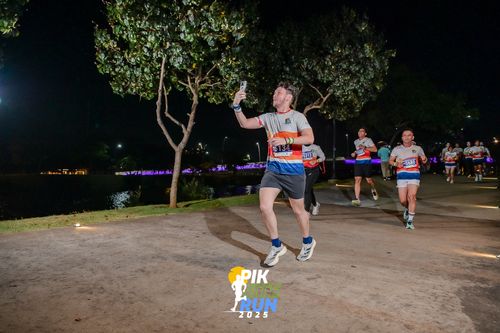 Race photo from PIK NITE RUN 2025