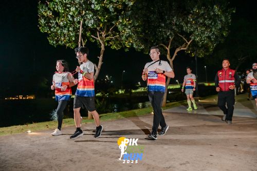 Race photo from PIK NITE RUN 2025