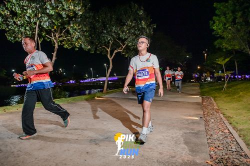 Race photo from PIK NITE RUN 2025