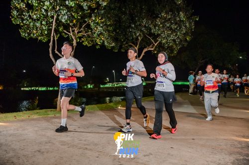 Race photo from PIK NITE RUN 2025