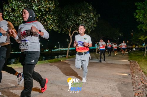 Race photo from PIK NITE RUN 2025