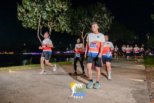 Race photo from PIK NITE RUN 2025