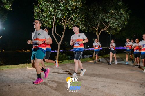 Race photo from PIK NITE RUN 2025