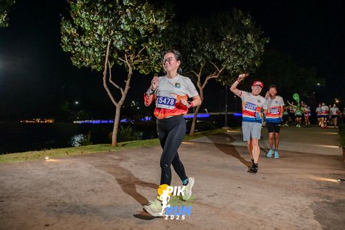 Race photo from PIK NITE RUN 2025