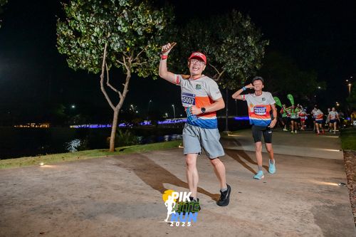 Race photo from PIK NITE RUN 2025