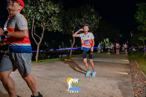 Race photo from PIK NITE RUN 2025