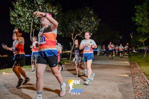 Race photo from PIK NITE RUN 2025