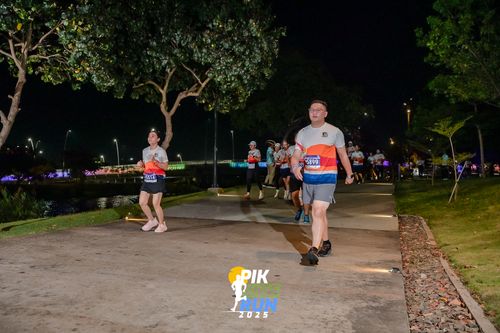 Race photo from PIK NITE RUN 2025