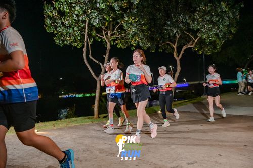 Race photo from PIK NITE RUN 2025