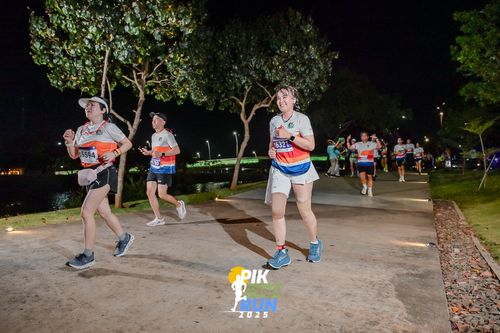 Race photo from PIK NITE RUN 2025