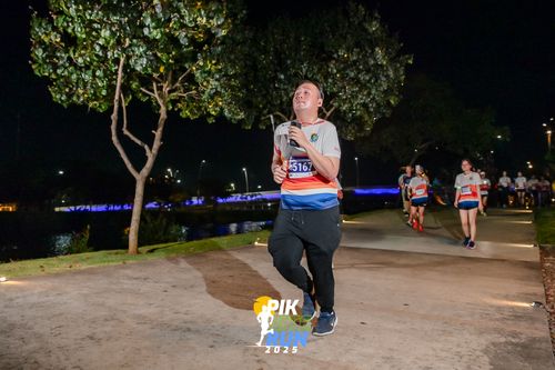 Race photo from PIK NITE RUN 2025