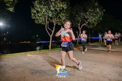 Race photo from PIK NITE RUN 2025