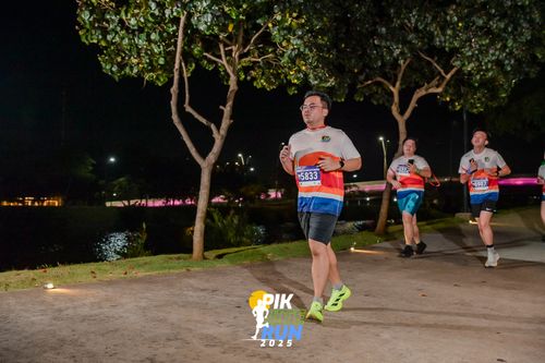 Race photo from PIK NITE RUN 2025