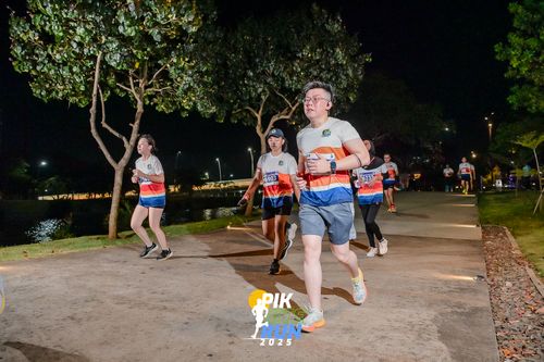 Race photo from PIK NITE RUN 2025