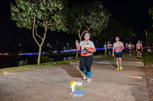 Race photo from PIK NITE RUN 2025