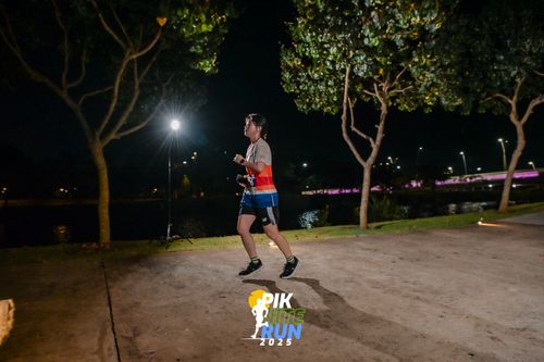 Race photo from PIK NITE RUN 2025