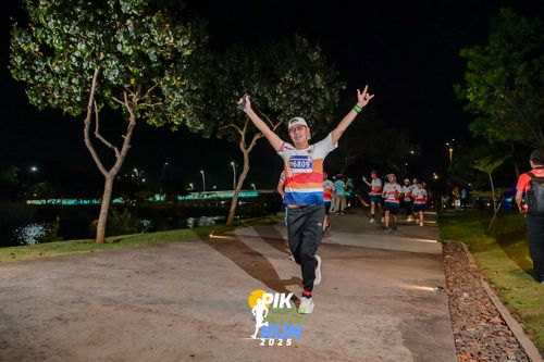 Race photo from PIK NITE RUN 2025
