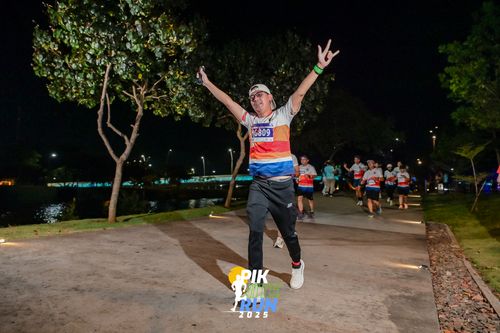 Race photo from PIK NITE RUN 2025