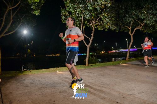 Race photo from PIK NITE RUN 2025