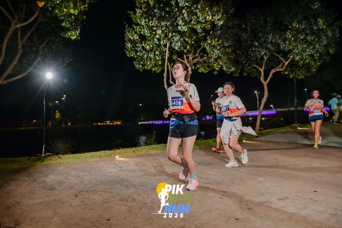 Race photo from PIK NITE RUN 2025