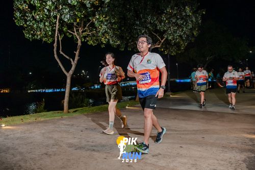 Race photo from PIK NITE RUN 2025