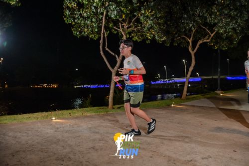Race photo from PIK NITE RUN 2025