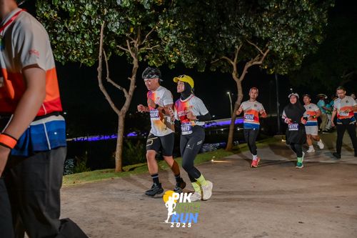 Race photo from PIK NITE RUN 2025