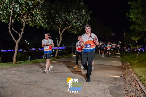 Race photo from PIK NITE RUN 2025